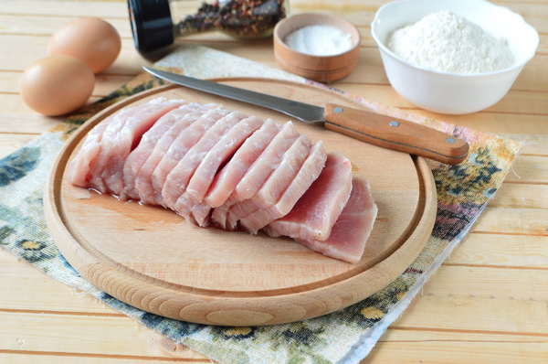 Якщо потрібно швидко і смачно приготувати страву зі свинячого м'яса, то рецепт тонких   відбивних   підійде просто ідеально