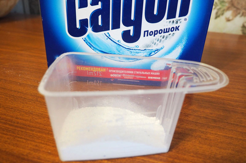 До речі, розрекламований «Калгон» не усуває накип, він всього лише пом'якшує жорстку воду