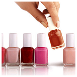 Перший лак для нігтів пастельно-рожевого кольору був запатентований в 1916 році