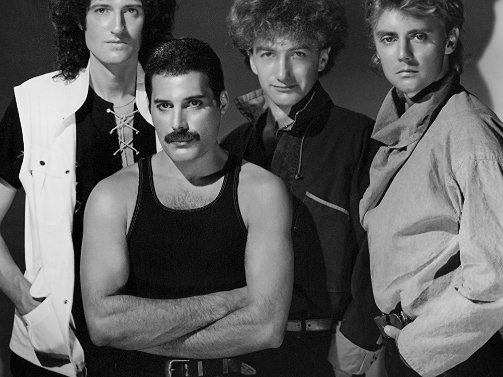 У фільмі буде показана історія групи Queen від її заснування до виступу на концерті Live Aid в 1985 році