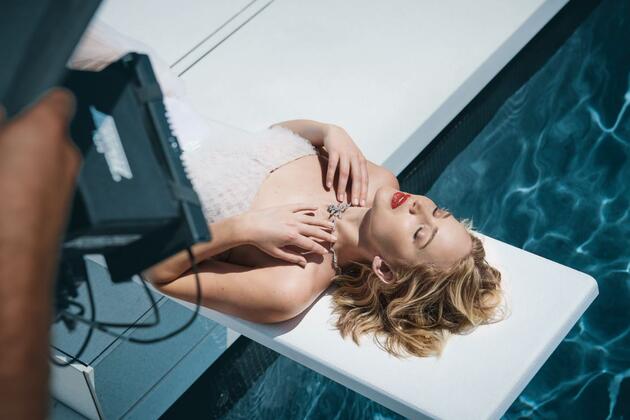 Дженніфер Лоуренс на зйомках рекламної кампанії Joy, Dior
